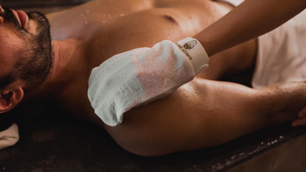 homme recevant un rituel Marrakech