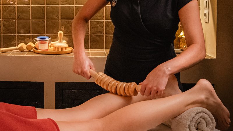 Femme recevant un soin silhouette de sultane.